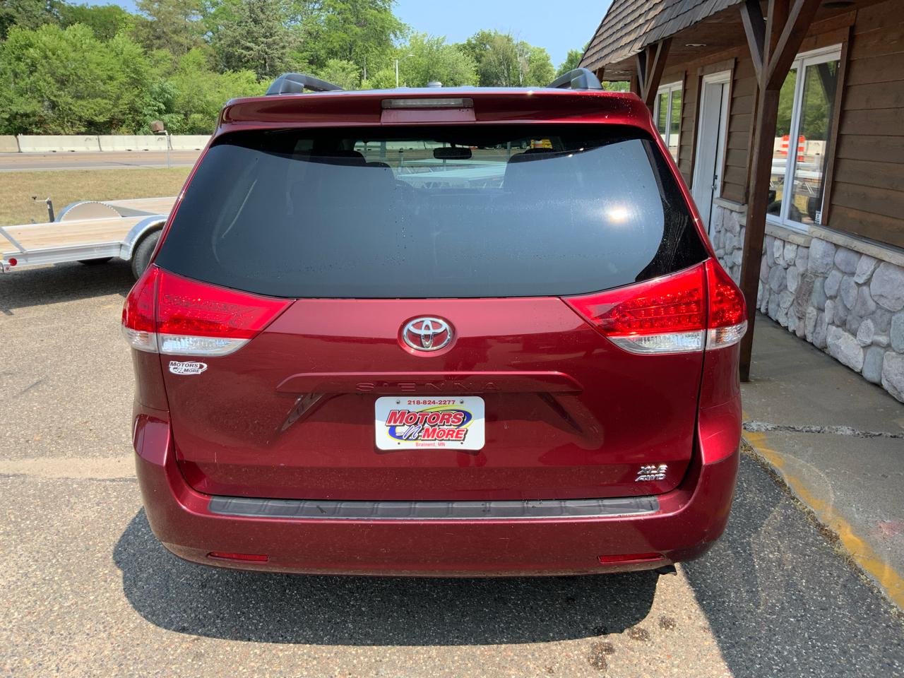 Toyota Sienna 5dr 7-Pass Van V6 XLE AWD (Natl) 2014