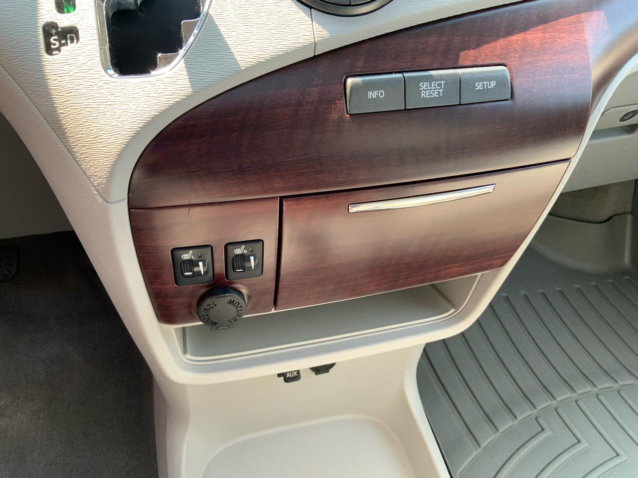 Toyota Sienna 5dr 7-Pass Van V6 XLE AWD (Natl) 2014