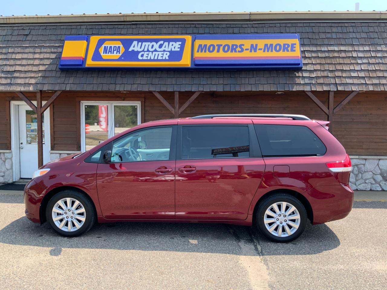 Toyota Sienna 5dr 7-Pass Van V6 XLE AWD (Natl) 2014