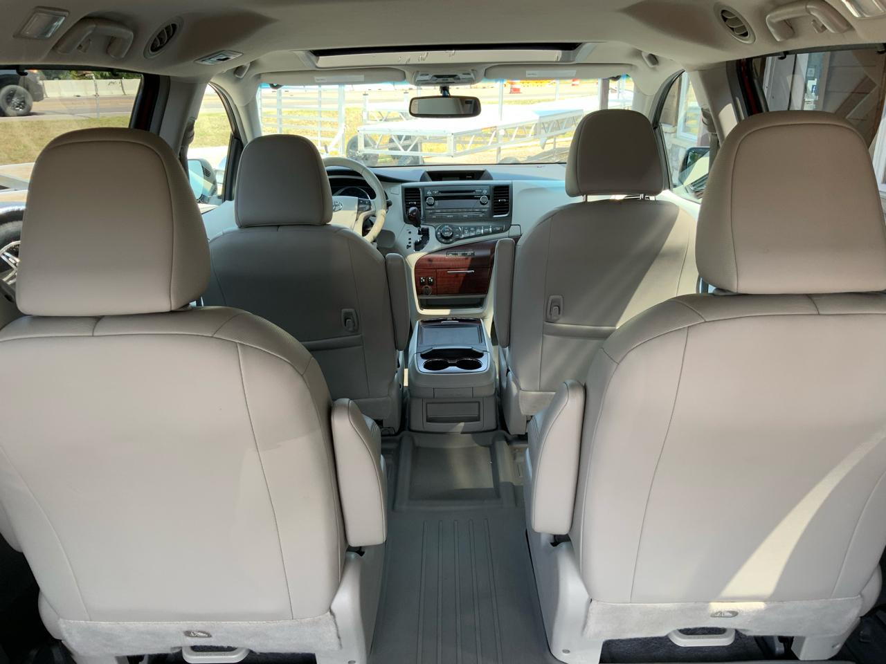 Toyota Sienna 5dr 7-Pass Van V6 XLE AWD (Natl) 2014