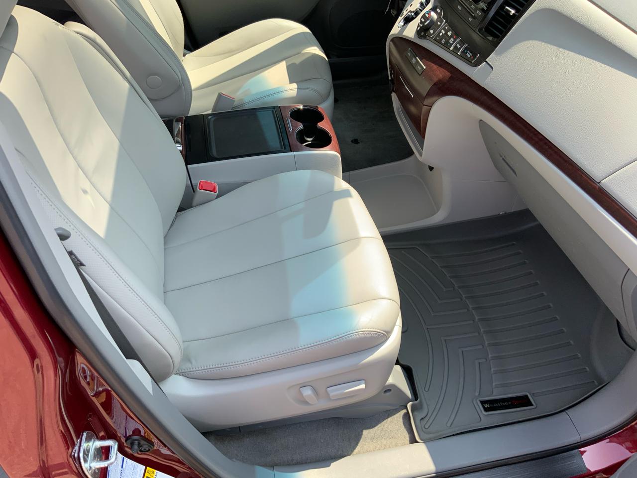 Toyota Sienna 5dr 7-Pass Van V6 XLE AWD (Natl) 2014