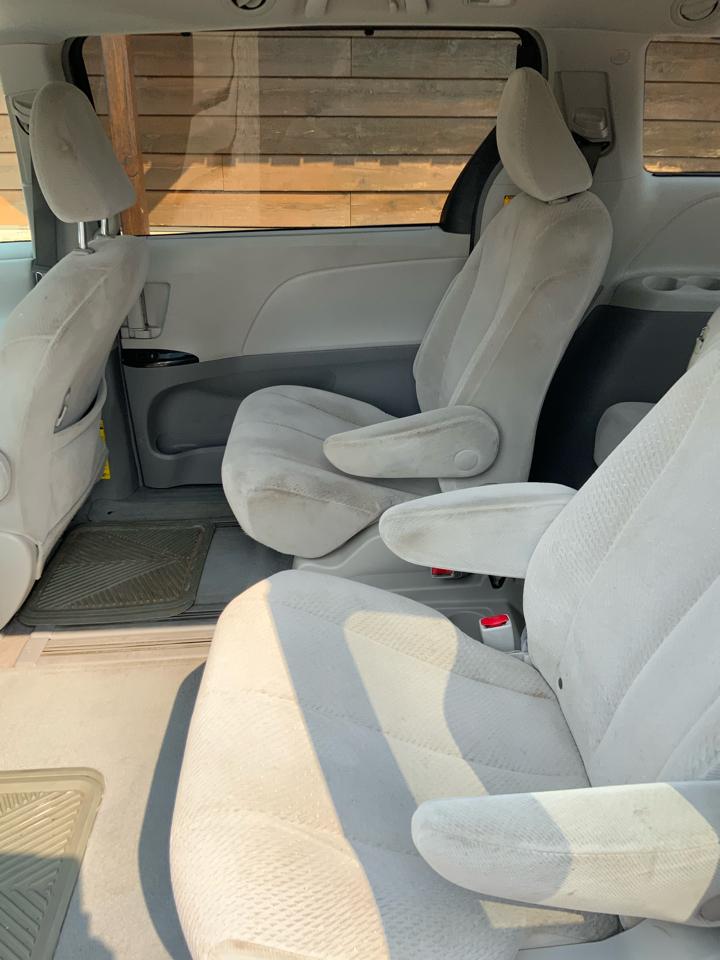 Toyota Sienna LE 8-Pass V6 2011