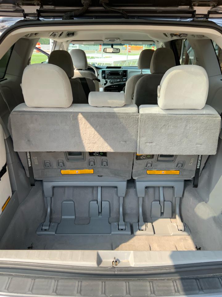 Toyota Sienna LE 8-Pass V6 2011