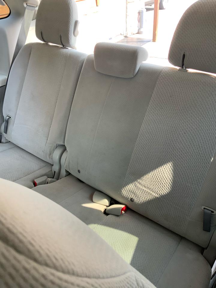 Toyota Sienna LE 8-Pass V6 2011