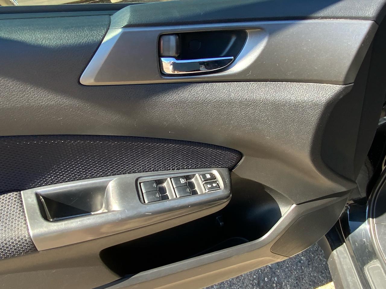 Subaru Forester 2.5X Premium 2011