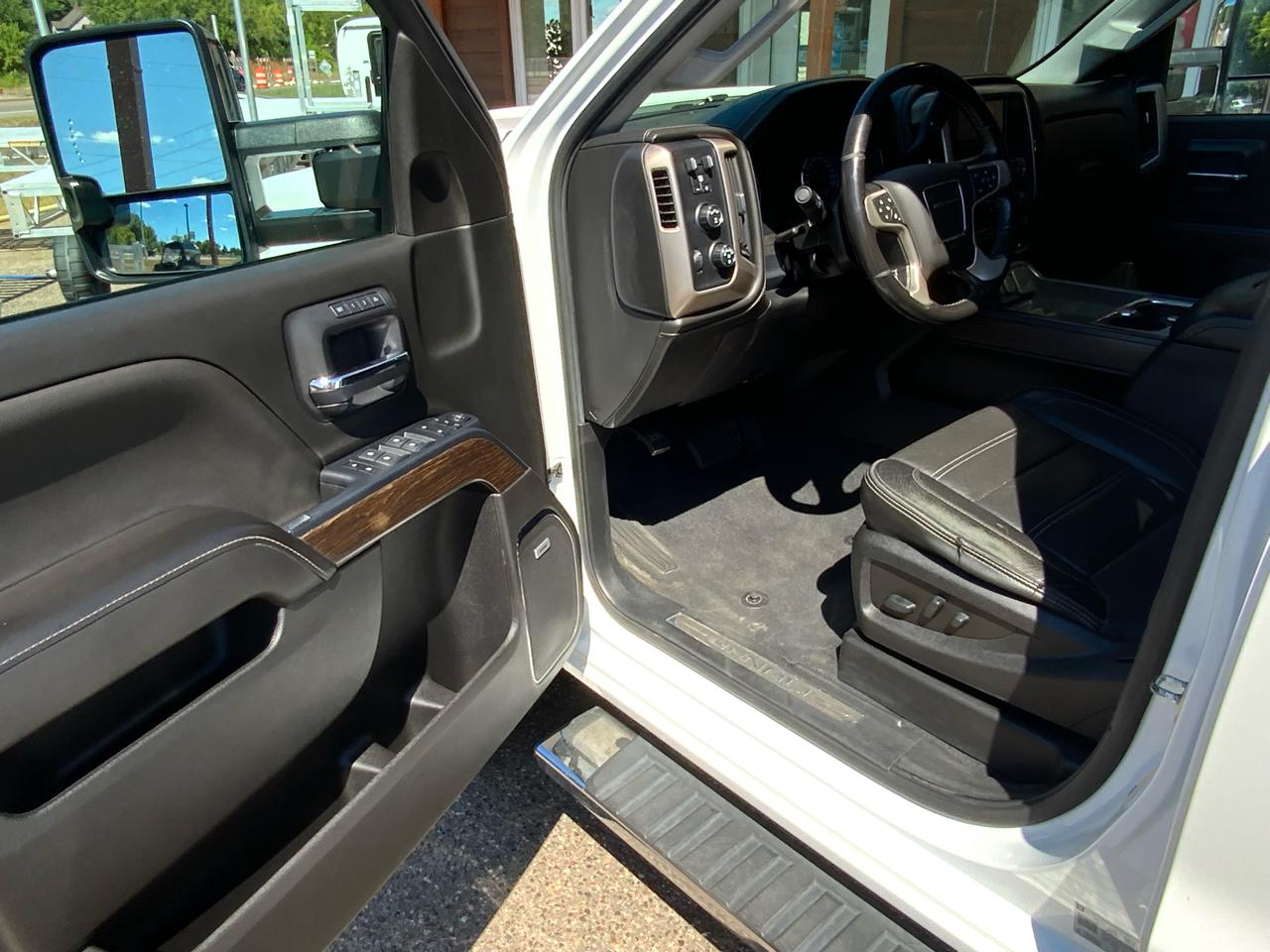 GMC Sierra 2500HD Denali Crew Cab 4WD 2019