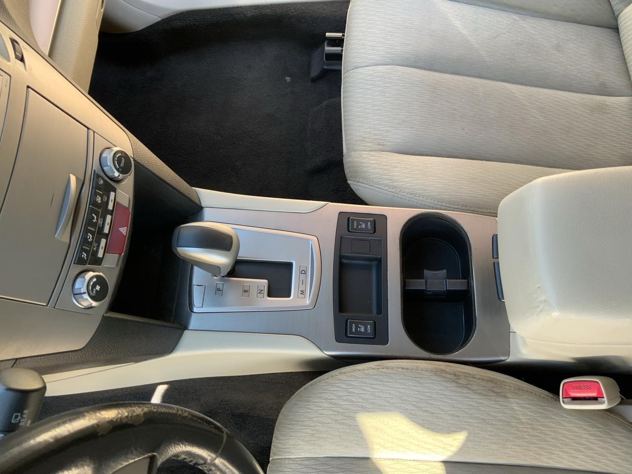 Subaru Outback 2.5i Premium 2011
