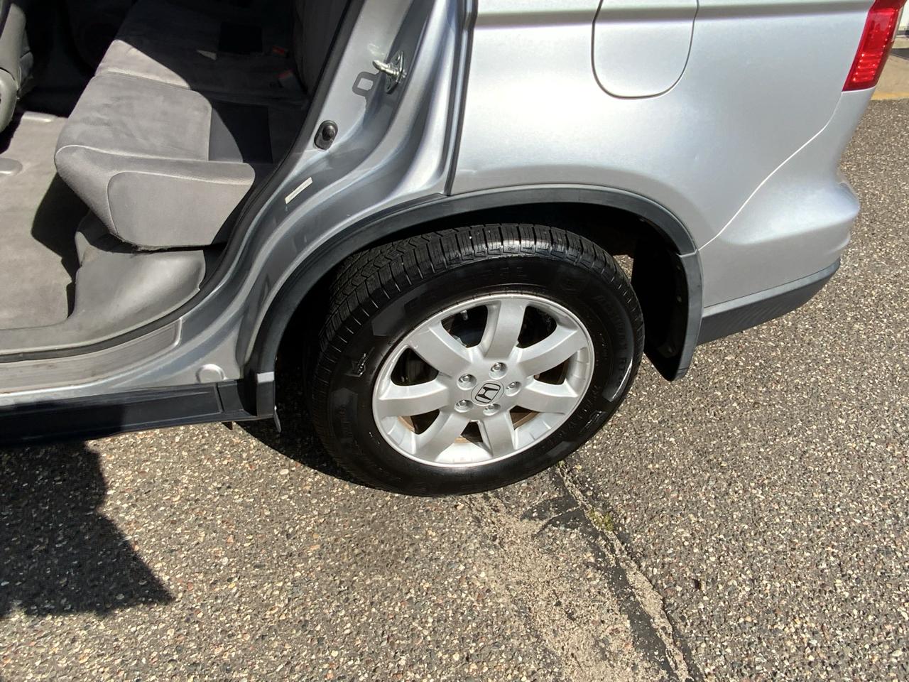 Honda CR-V SE 2WD 5-Speed AT 2011