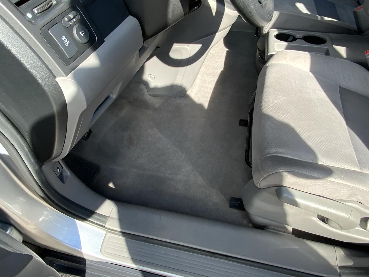Honda CR-V SE 2WD 5-Speed AT 2011