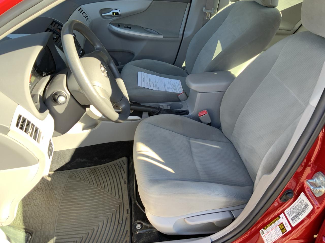 Toyota Corolla 4dr Sdn Auto LE (Natl) 2010