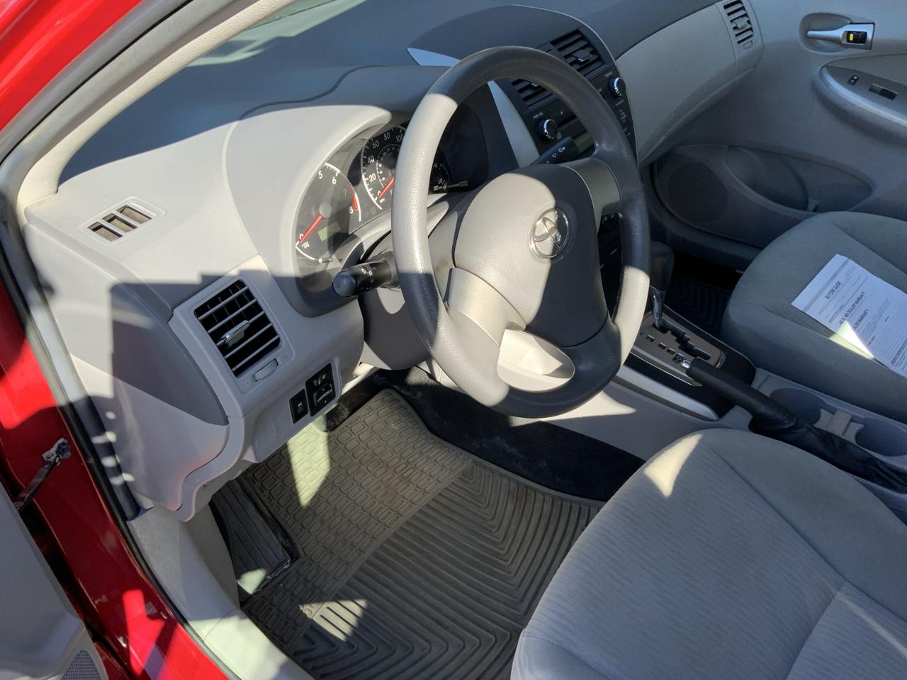 Toyota Corolla 4dr Sdn Auto LE (Natl) 2010