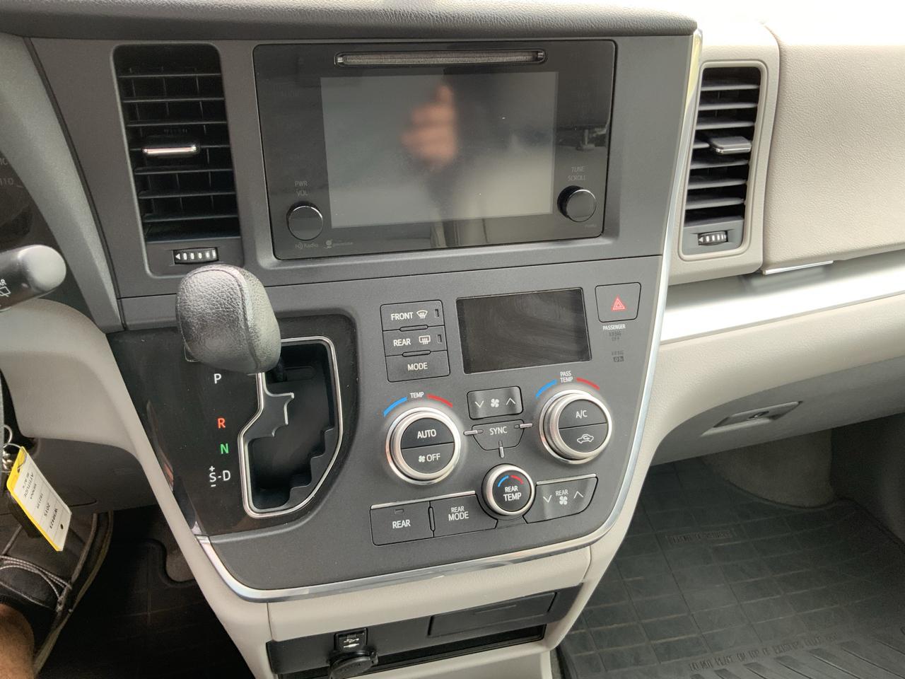 Toyota Sienna LE FWD 8-Passenger V6 2015