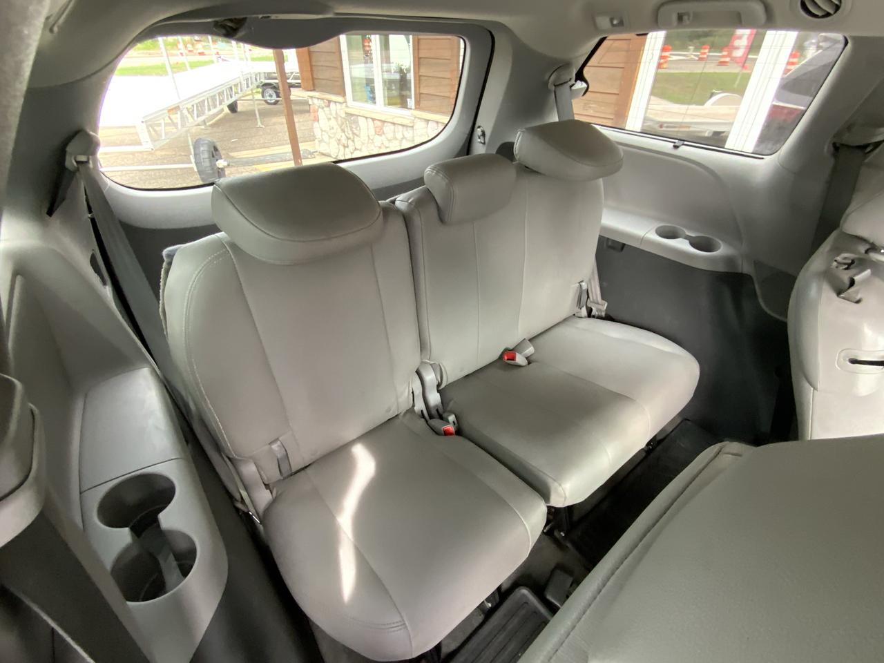 Toyota Sienna LE FWD 8-Passenger V6 2015