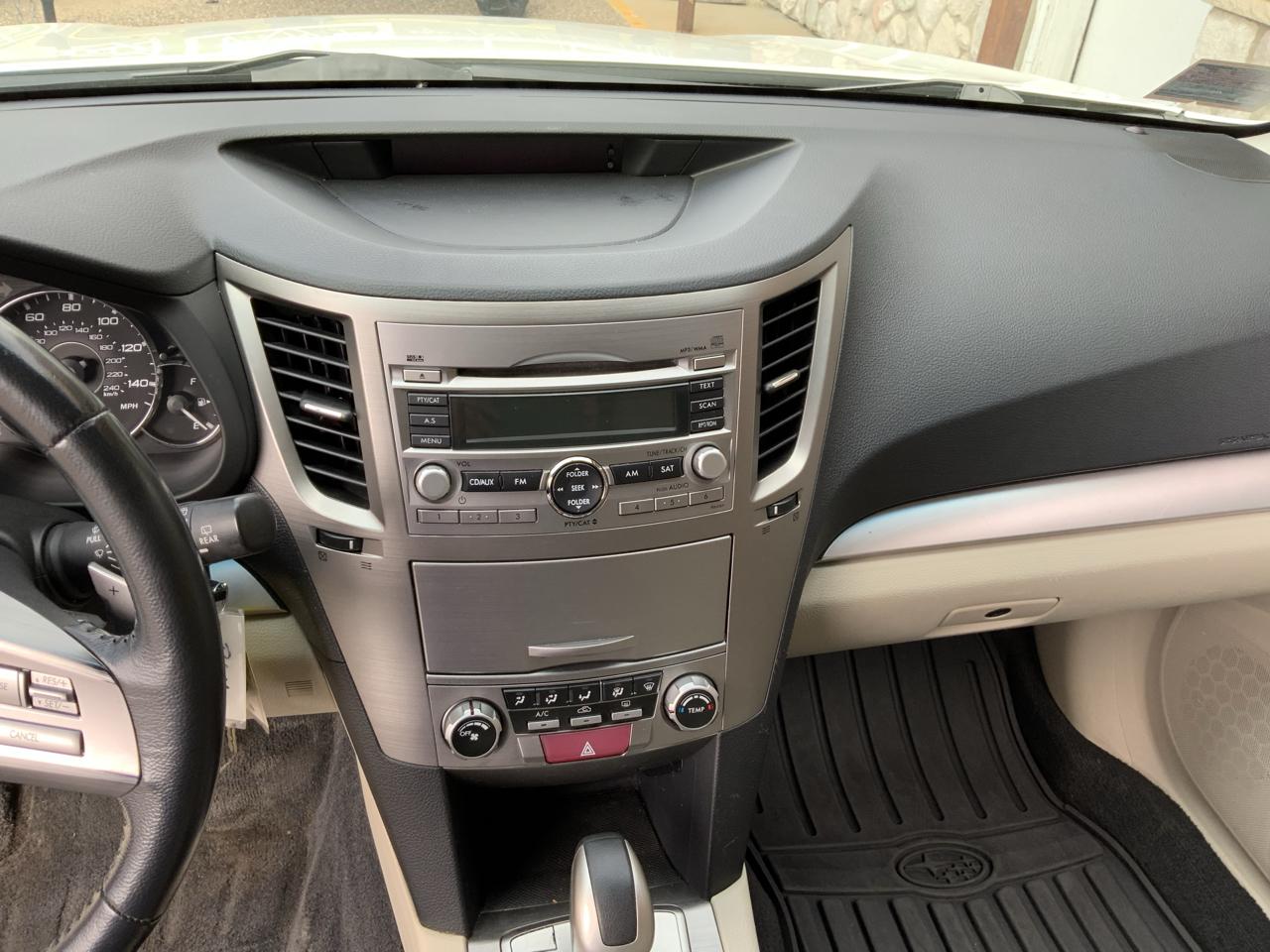 Subaru Outback 2.5i Premium 2011