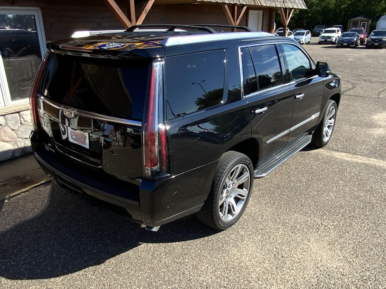 Cadillac Escalade Luxury 4WD 2017