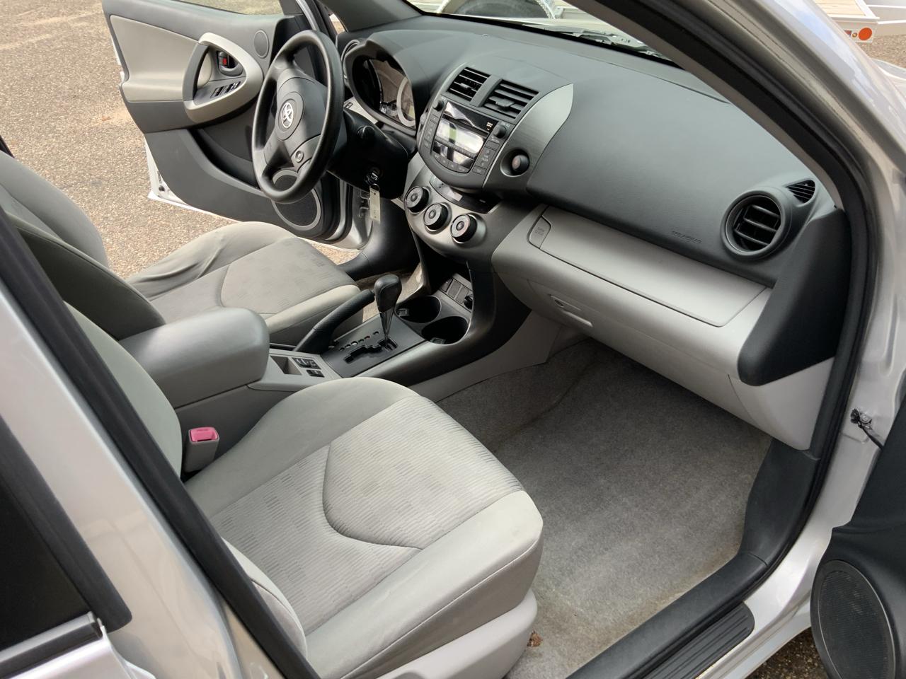Toyota RAV4 Base I4 4WD 2009