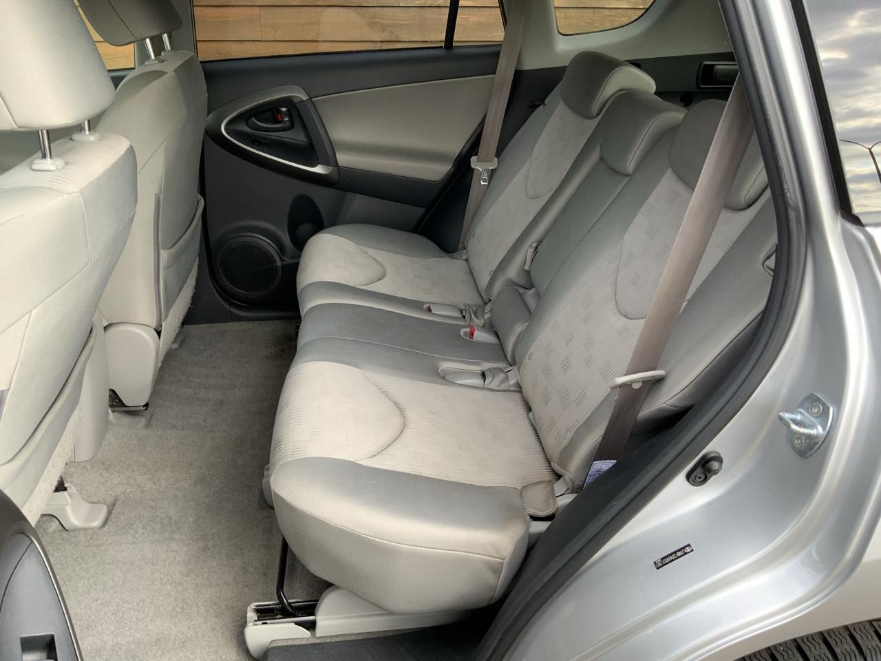 Toyota RAV4 Base I4 4WD 2009