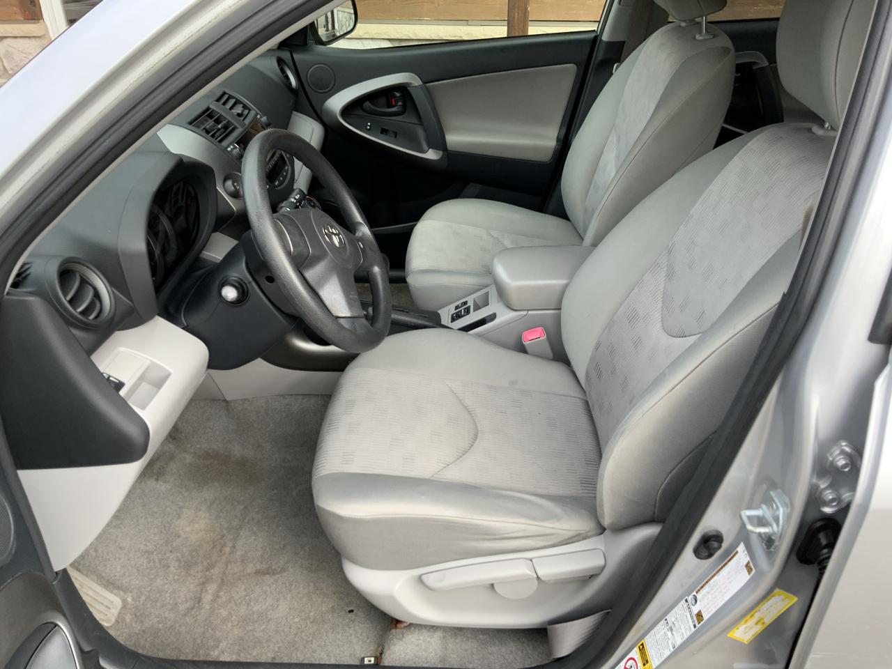 Toyota RAV4 Base I4 4WD 2009