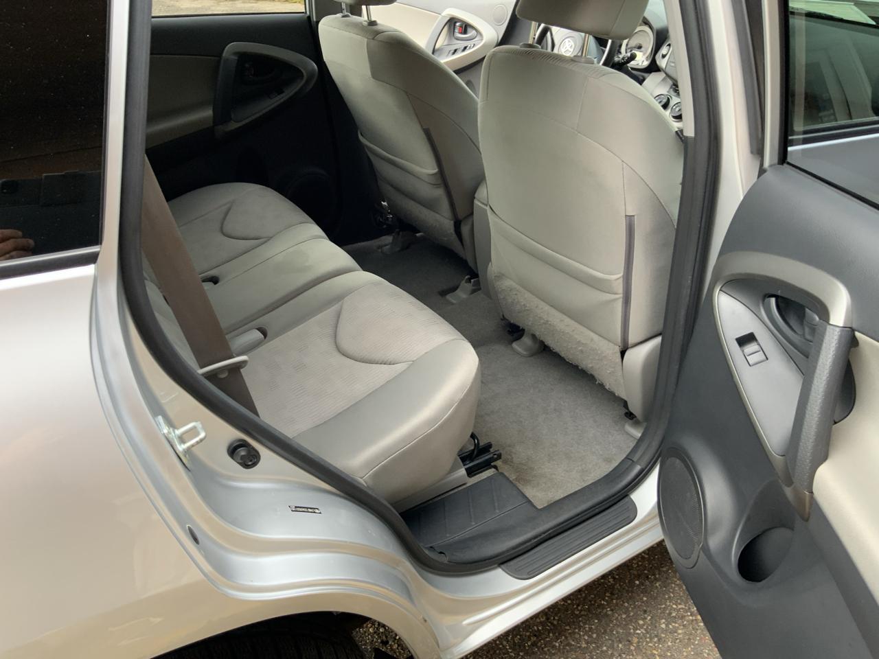 Toyota RAV4 Base I4 4WD 2009