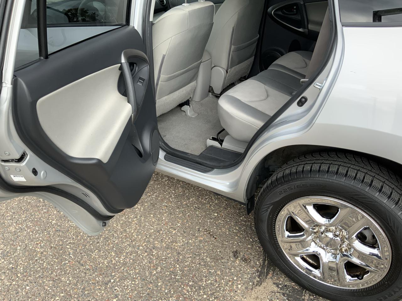 Toyota RAV4 Base I4 4WD 2009