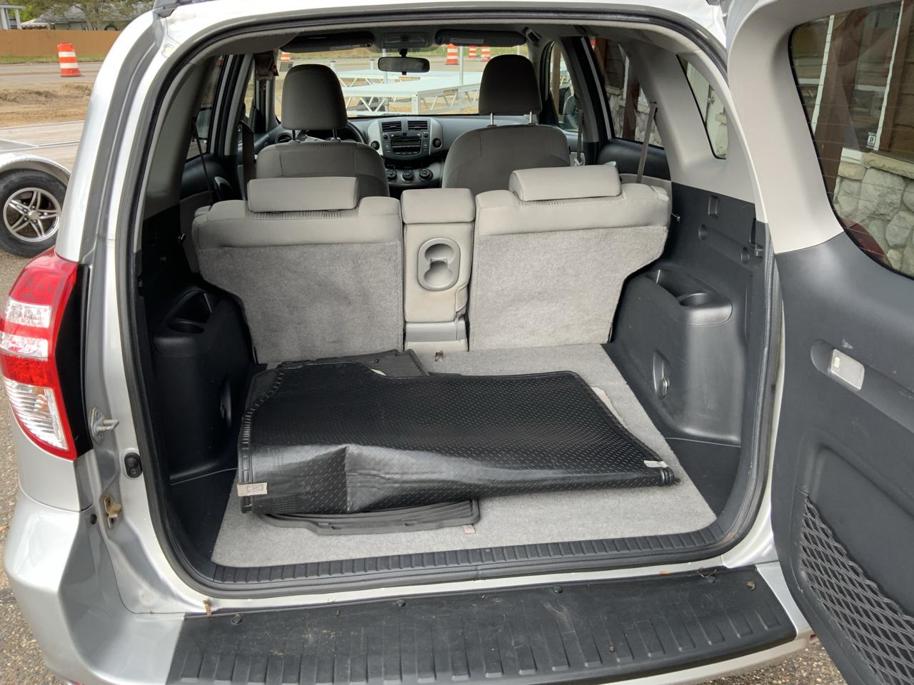 Toyota RAV4 Base I4 4WD 2009