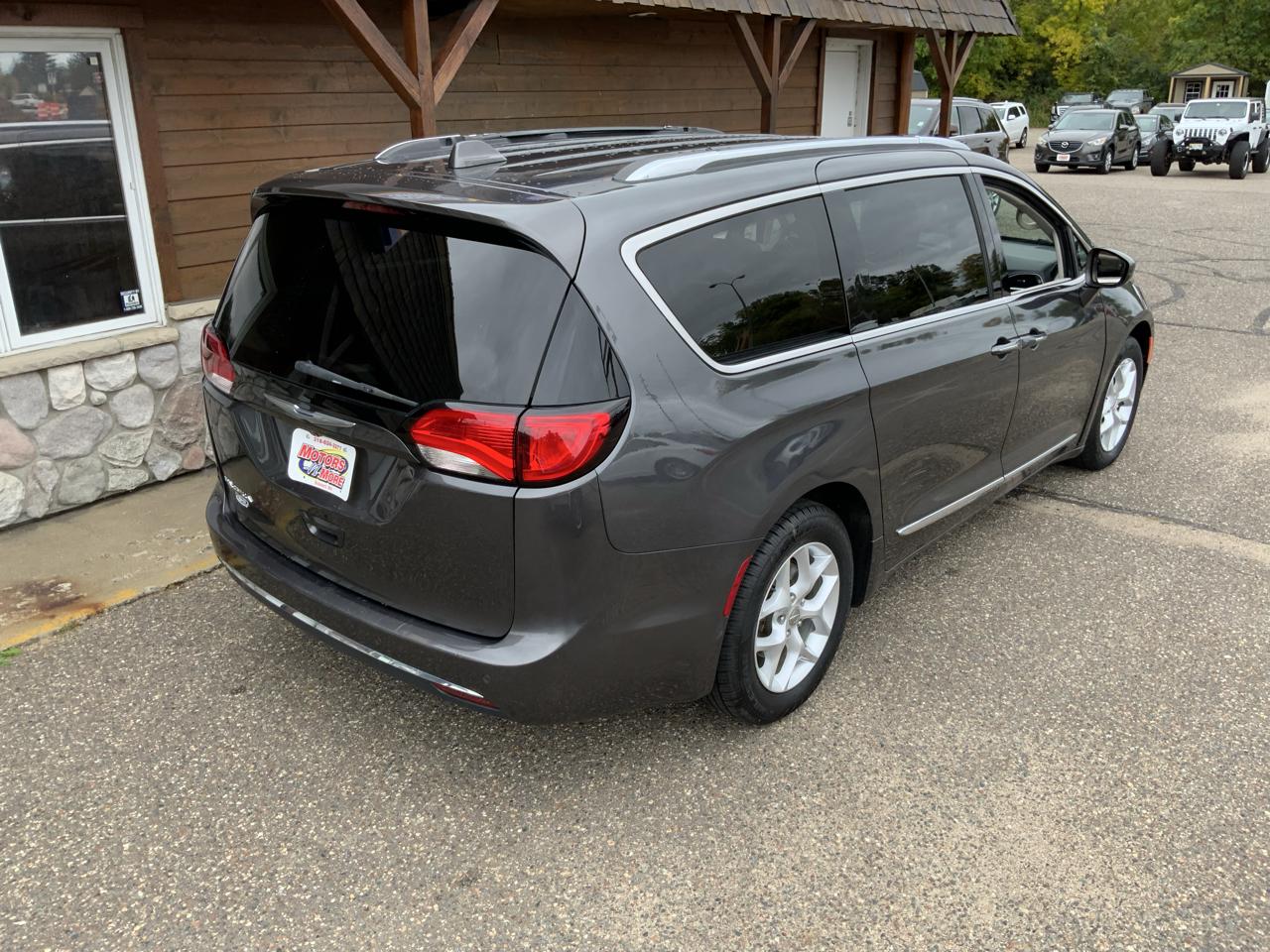 Chrysler Pacifica Touring-L Plus 2017