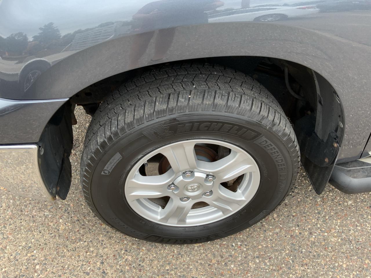 Toyota Tundra Tundra-Grade Double Cab 4.6L 4WD 2010