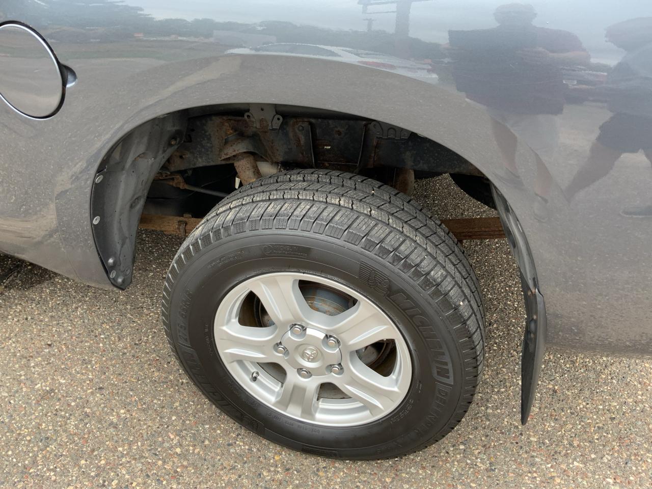 Toyota Tundra Tundra-Grade Double Cab 4.6L 4WD 2010