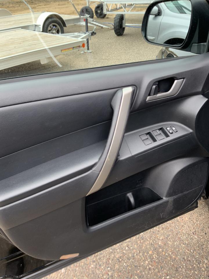 Toyota Highlander Base 4WD 2013