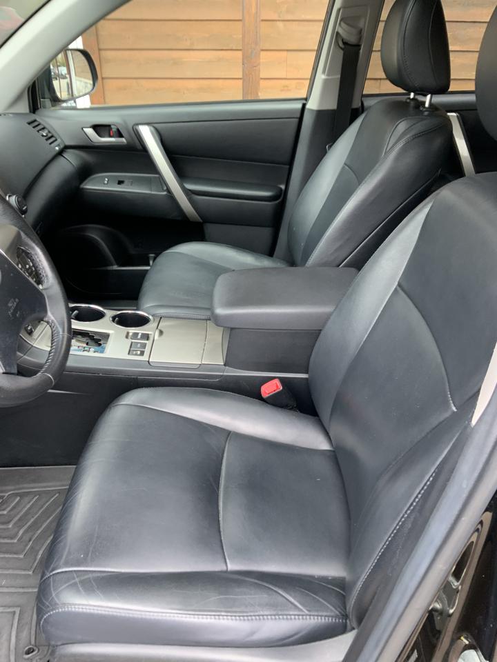 Toyota Highlander Base 4WD 2013