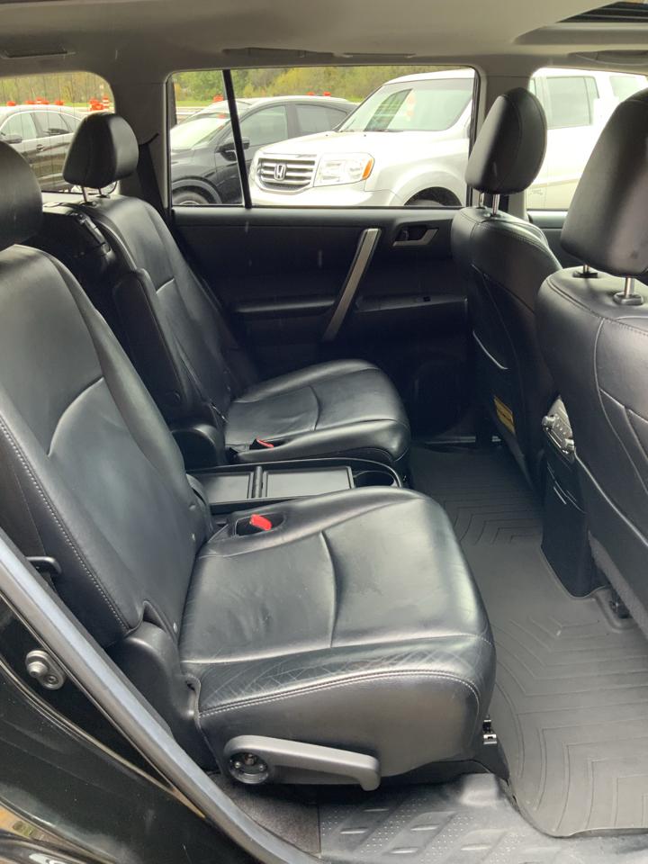 Toyota Highlander Base 4WD 2013