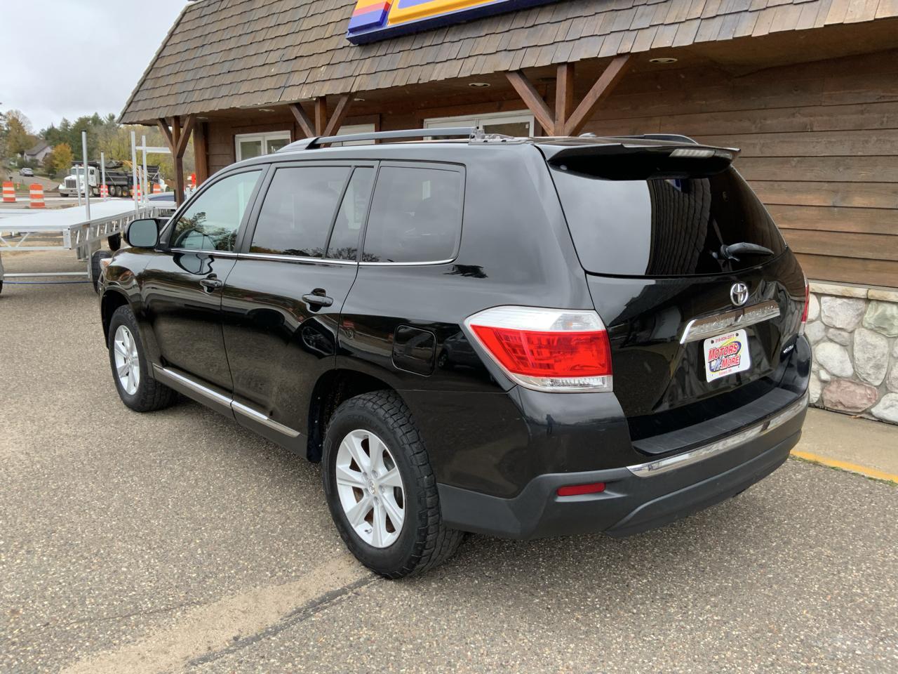 Toyota Highlander Base 4WD 2013