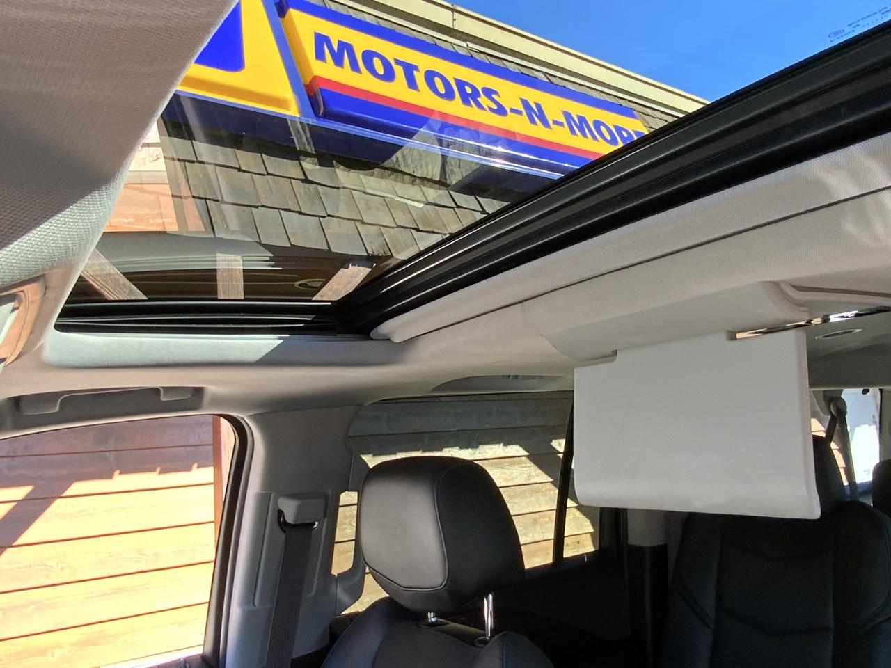 Cadillac Escalade ESV Luxury 4WD 2016