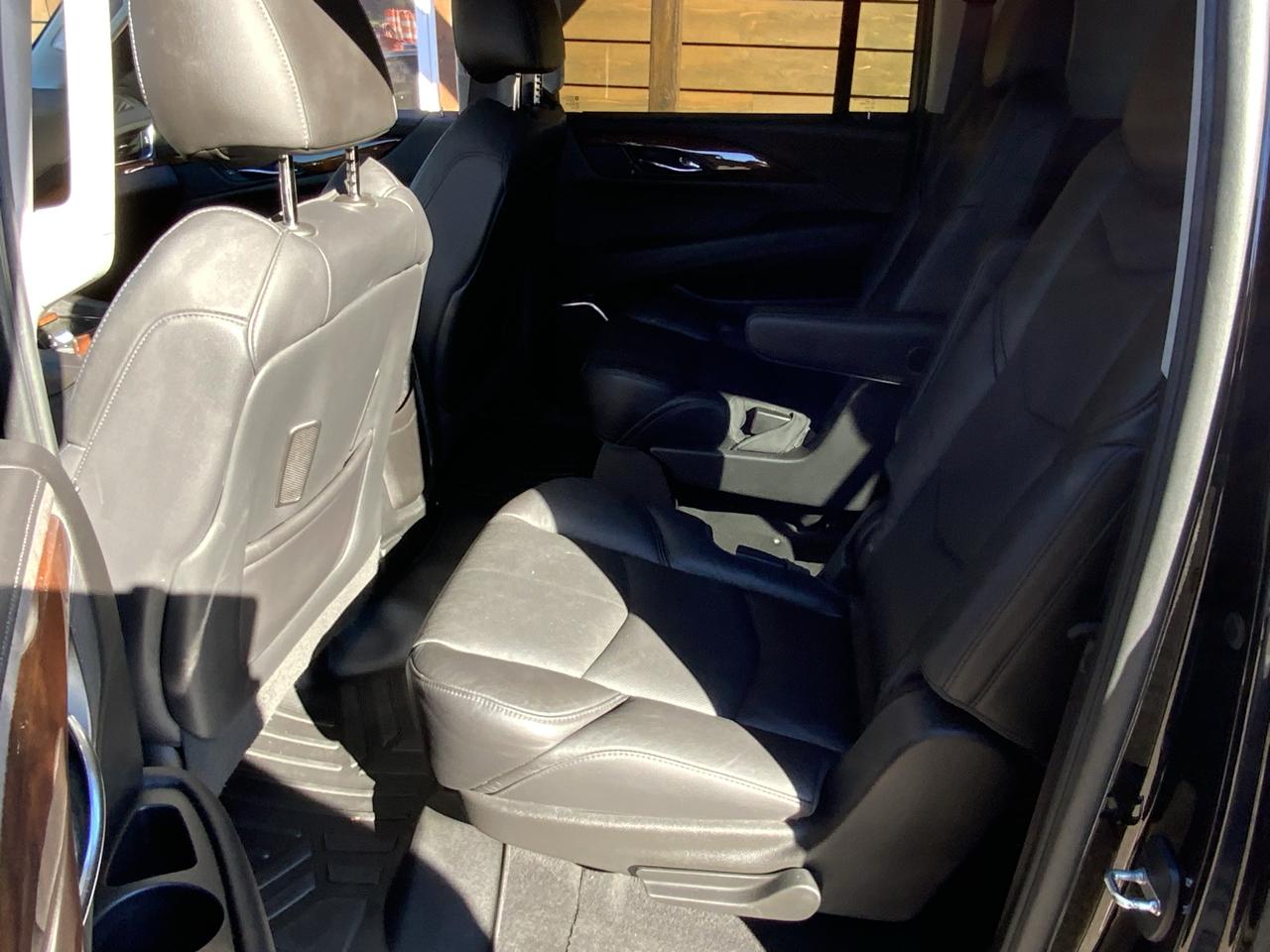 Cadillac Escalade ESV Luxury 4WD 2016