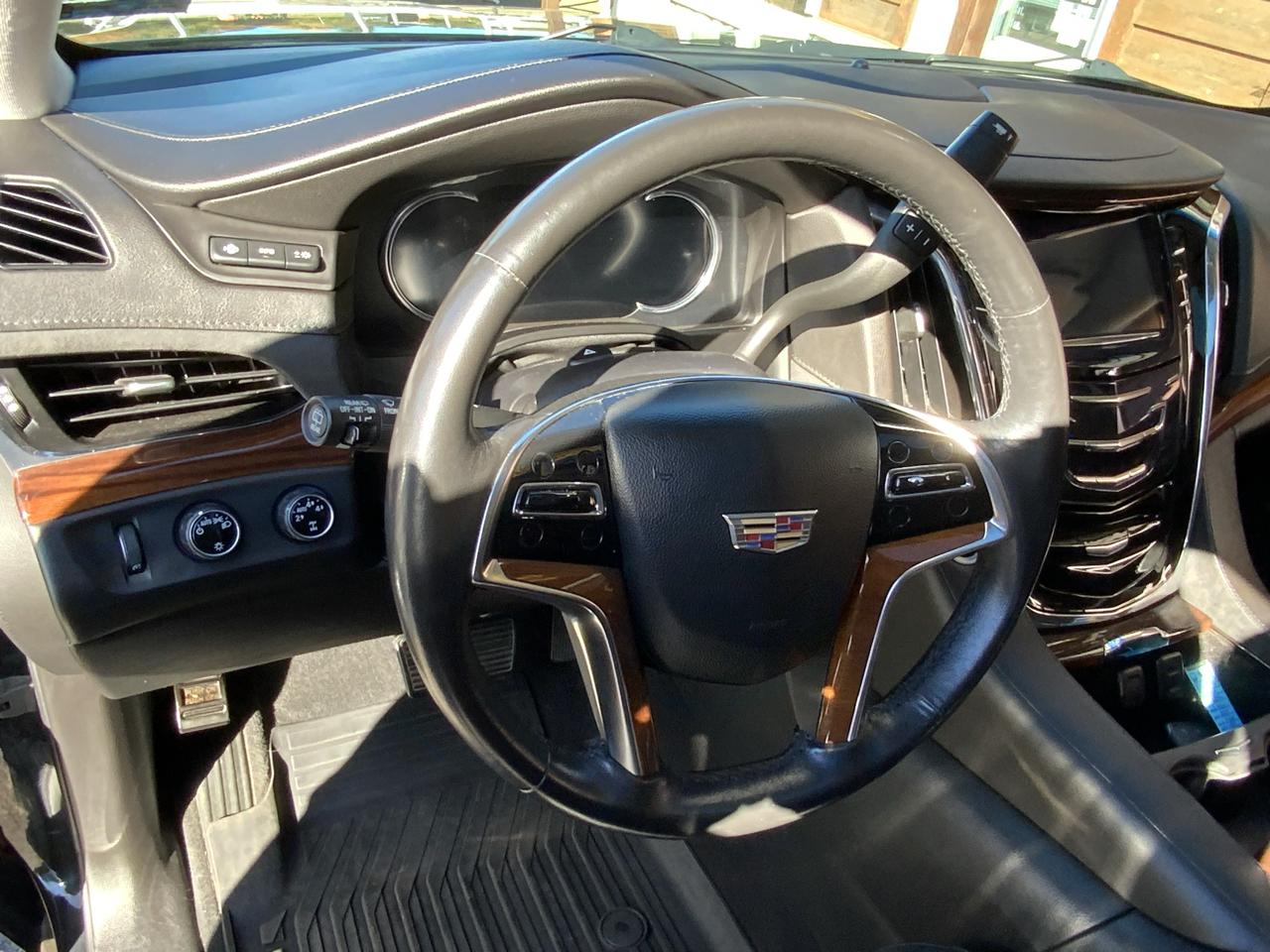 Cadillac Escalade ESV Luxury 4WD 2016