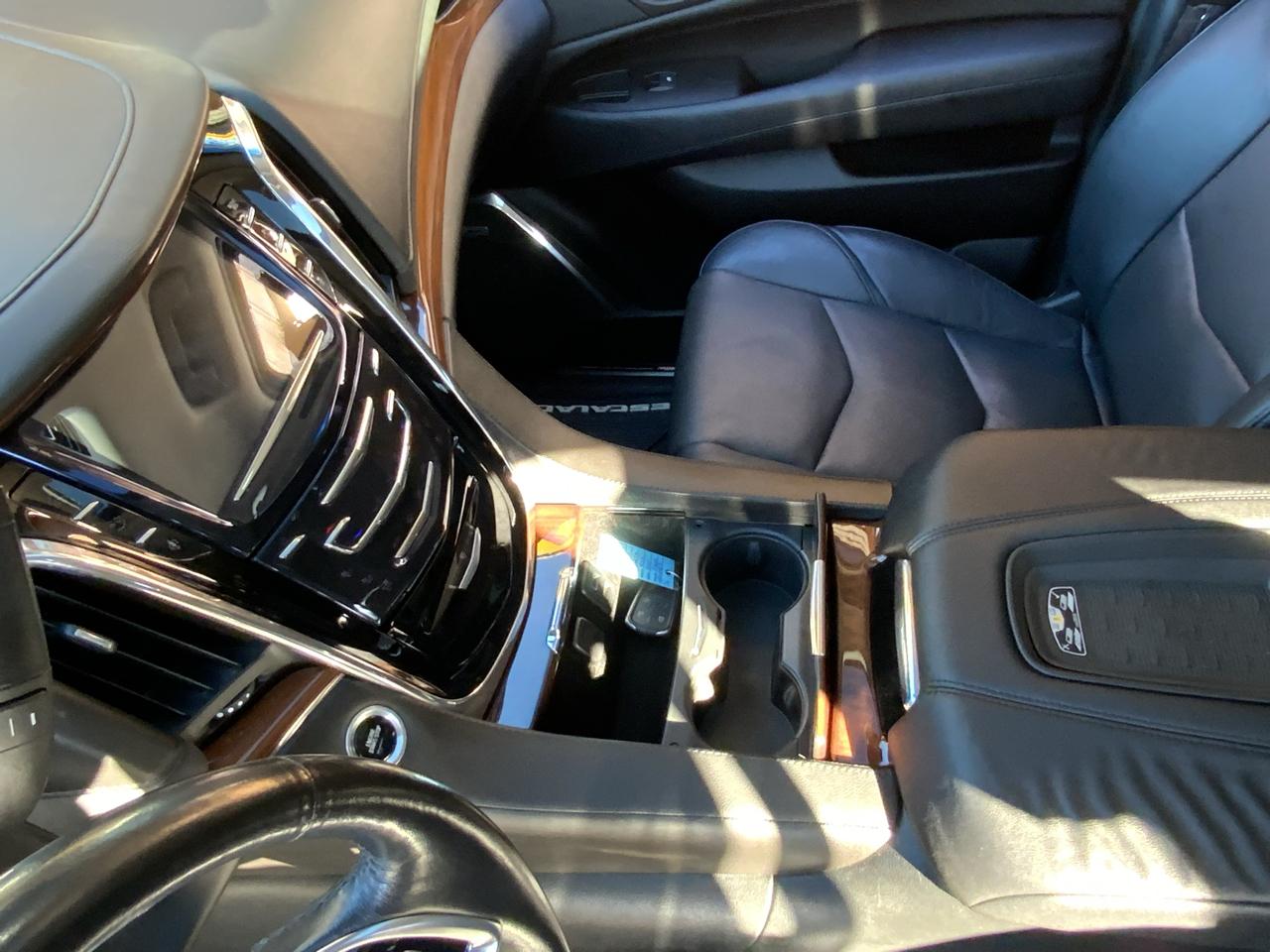 Cadillac Escalade ESV Luxury 4WD 2016