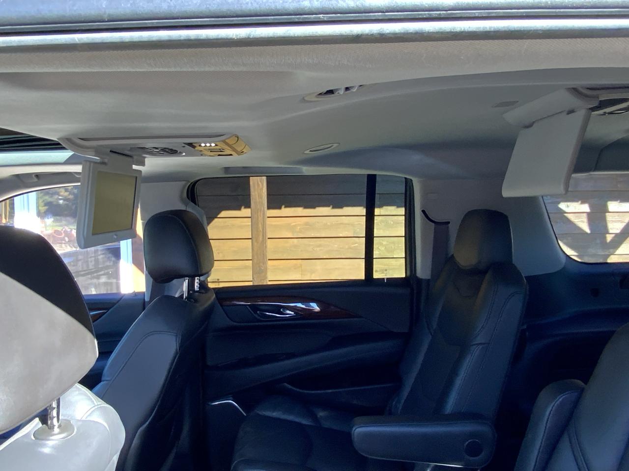 Cadillac Escalade ESV Luxury 4WD 2016