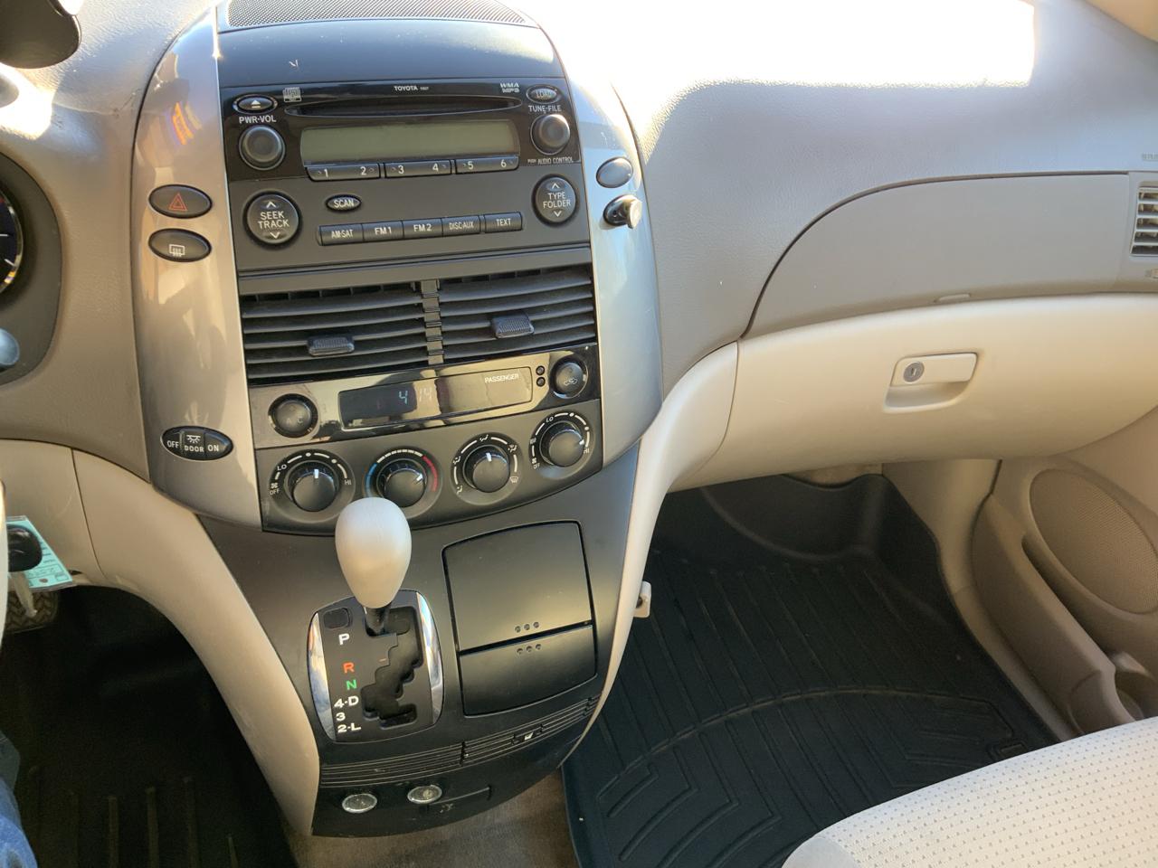 Toyota Sienna CE FWD 7 Passenger 2010
