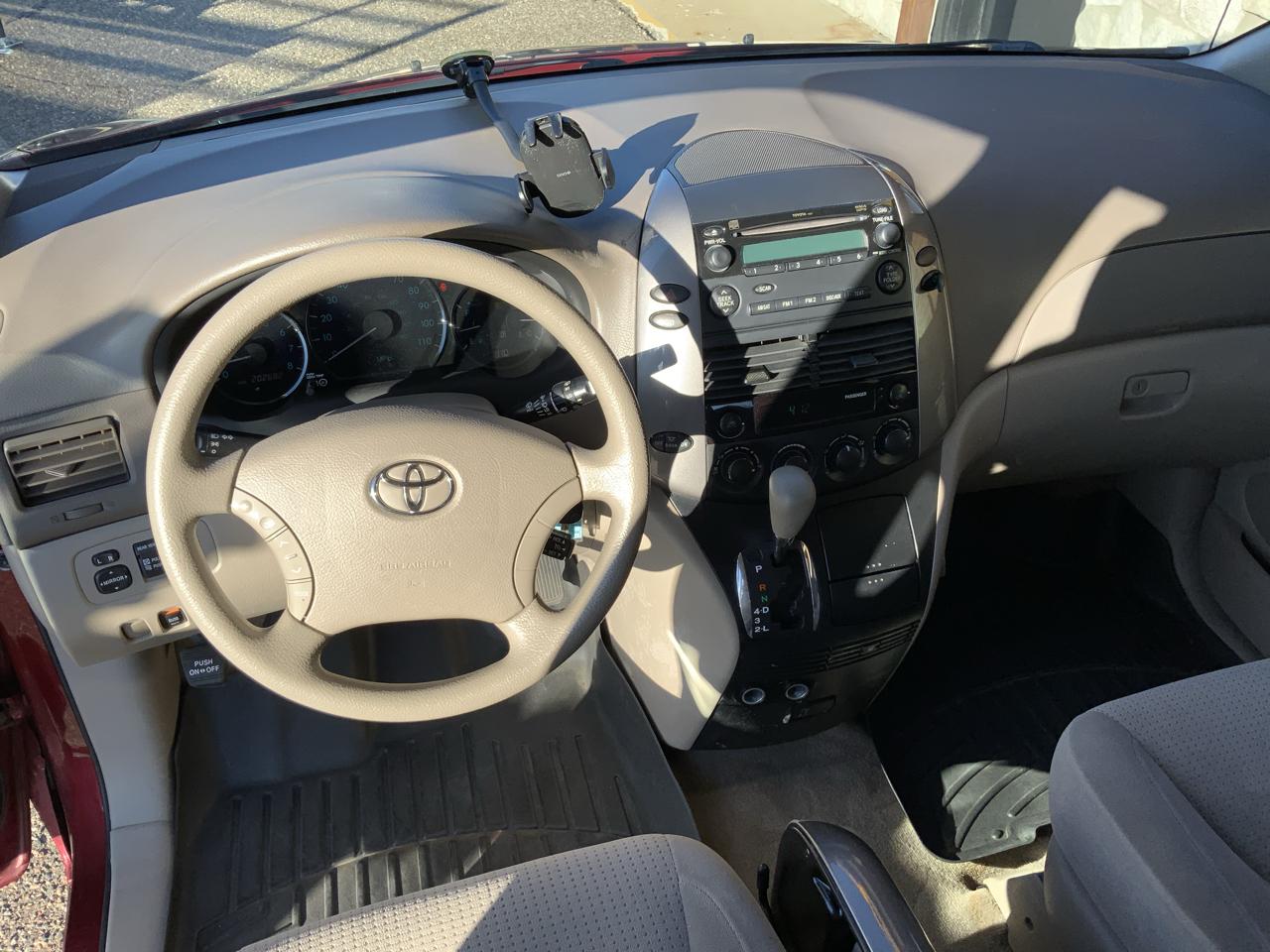 Toyota Sienna CE FWD 7 Passenger 2010