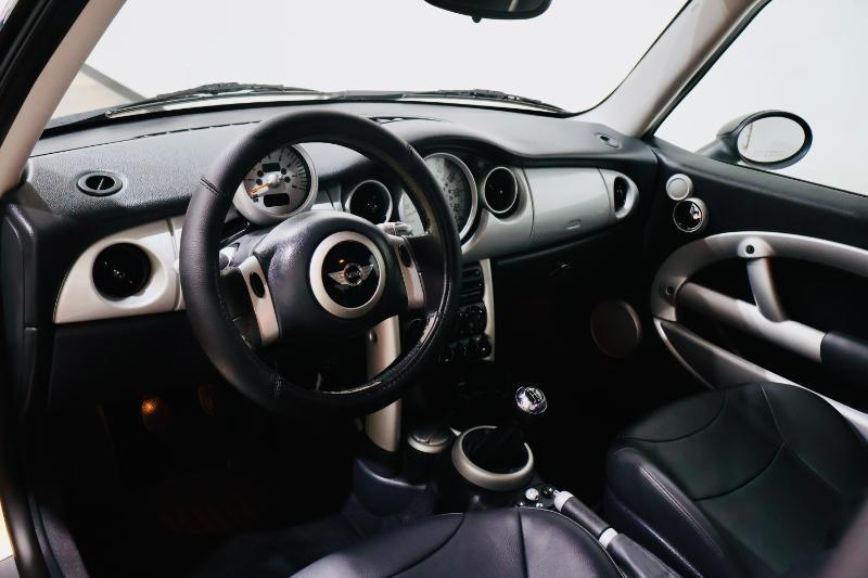 MINI Cooper  2003