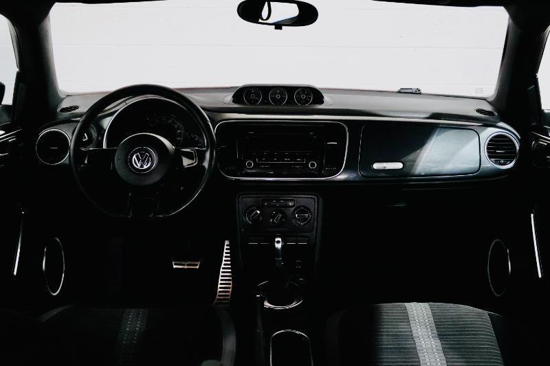 Volkswagen Beetle  2012