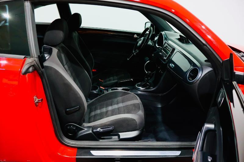 Volkswagen Beetle  2012