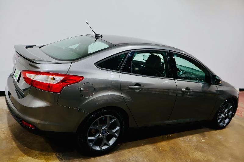 Ford Focus SE Sedan 2013