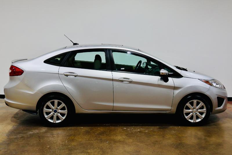 Ford Fiesta SE Sedan 2013