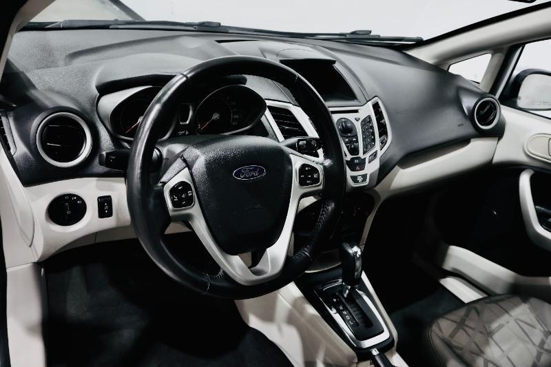 Ford Fiesta SE Sedan 2013