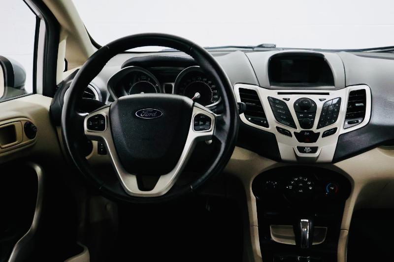 Ford Fiesta SE Sedan 2013