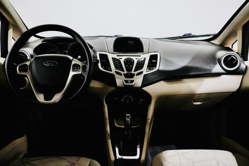 Ford Fiesta SE Sedan 2013