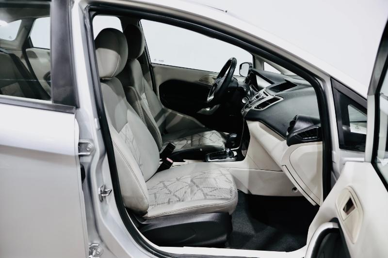 Ford Fiesta SE Sedan 2013