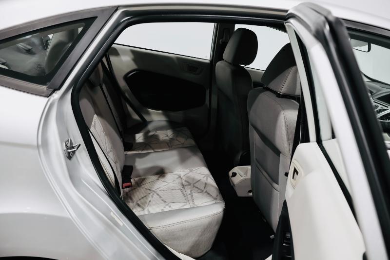 Ford Fiesta SE Sedan 2013