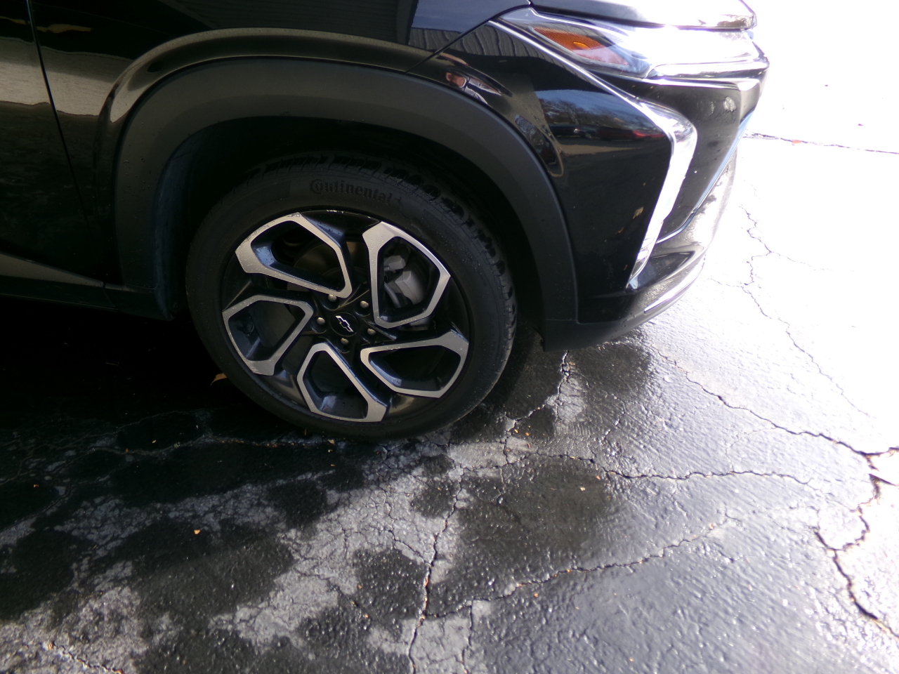 2024 Chevrolet Trax RS photo 2